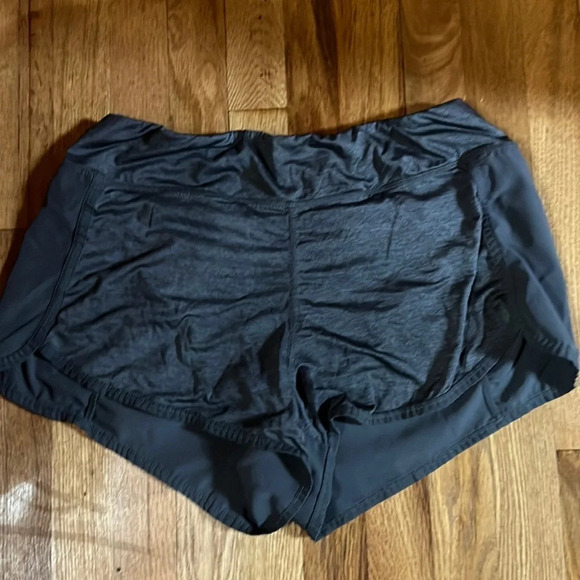 Athletic shorts. Like new - Picture 1 of 3
